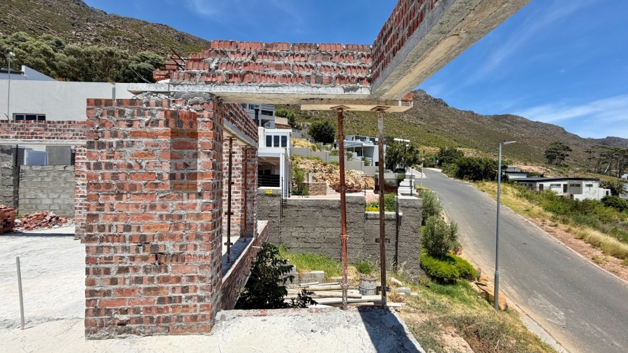 4 Bedroom Property for Sale in Mountainside Western Cape